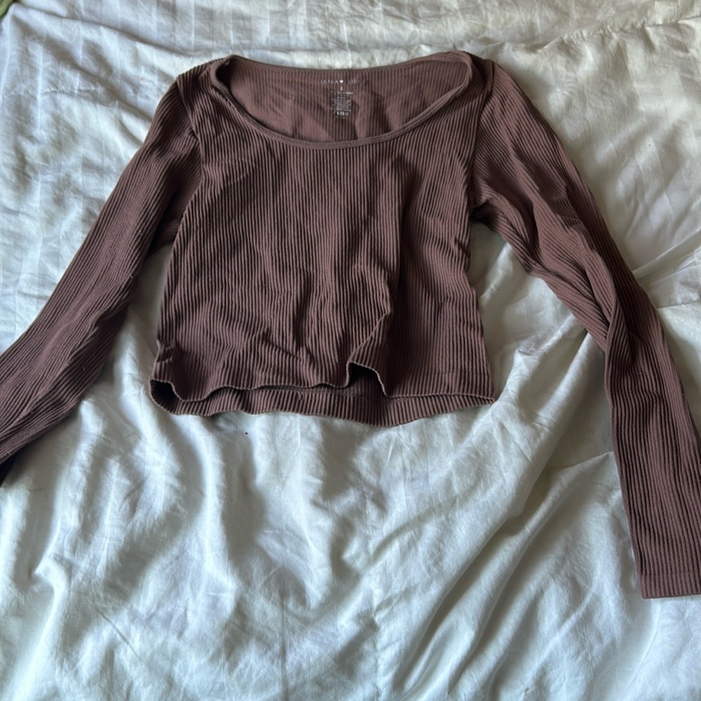 Long sleeve brown top! So cute for fall
